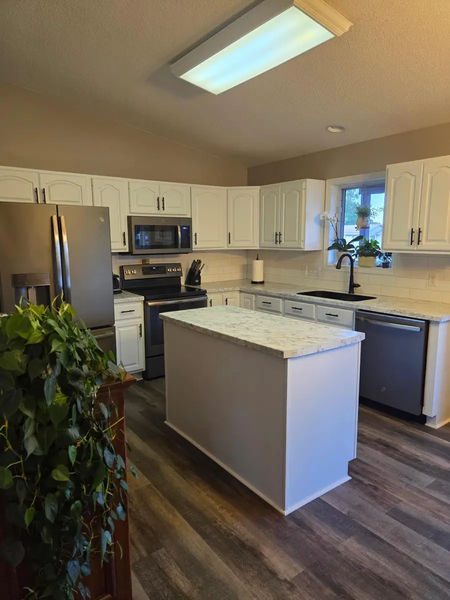 902 Nancy Court Sw, Eyota, MN 55934 - #3