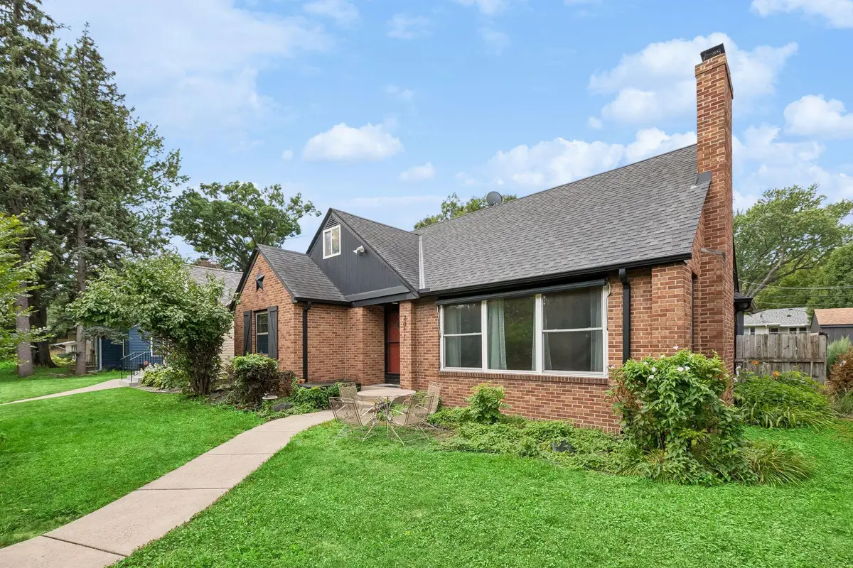 2011 Vincent Avenue N, Minneapolis, MN 55411 - #1