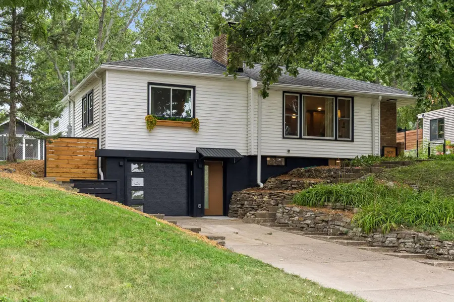 3037 Kyle Avenue N, Golden Valley, MN 55422 - #2
