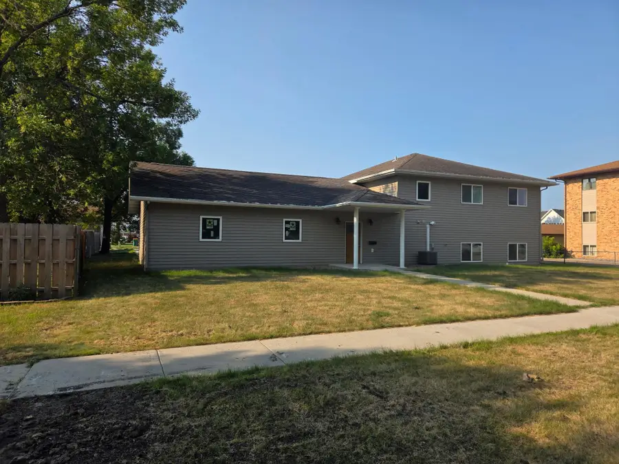 311 4th Avenue N, Wahpeton, ND 58075 - #2