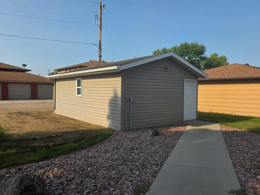 311 4th Avenue N, Wahpeton, ND 58075 - #3