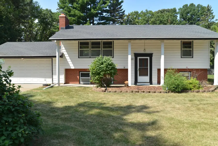 2226 Pleasant View Drive, New Brighton, MN 55112 - #2