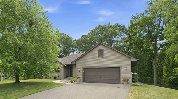 6973 4th Street Circle N, Oakdale, MN 55128