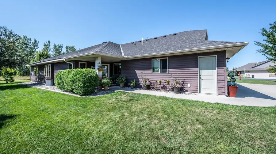 204 Ottawa Avenue Se, Hutchinson, MN 55350 - #2