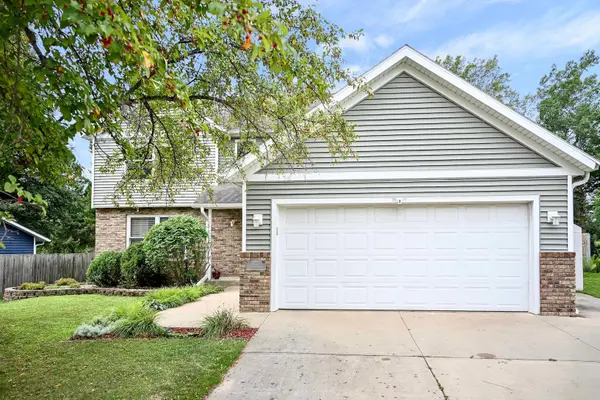 5825 Fairway Drive Nw, Rochester, MN 55901