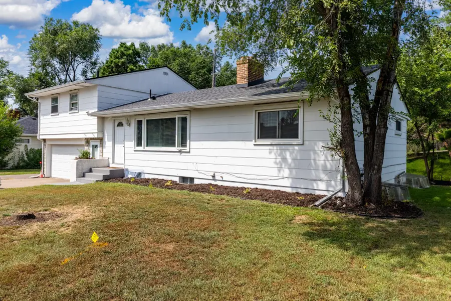 725 Robinwood Lane, Hopkins, MN 55305 - #2