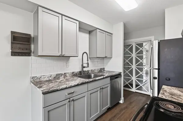 810 6th Street S #1, Hopkins, MN 55343