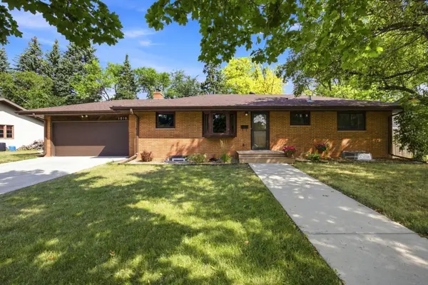 1010 22nd Avenue S, Moorhead, MN 56560