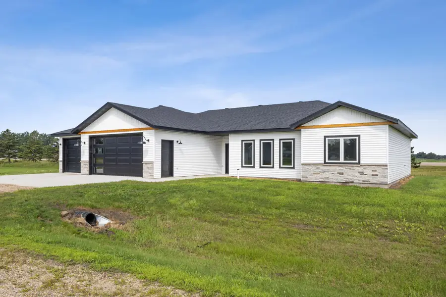 106 Pine Drive, Hankinson, ND 58041 - #2