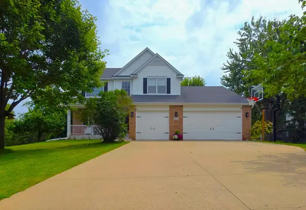 2051 Highgate Circle, Chanhassen, MN 55317
