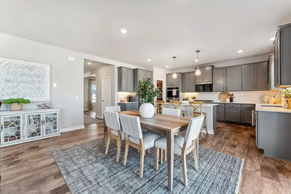 1625 Oak Creek Pass, Chaska, MN 55318