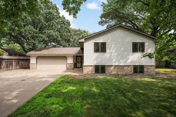 7719 Knollwood Drive, Mounds View, MN 55112