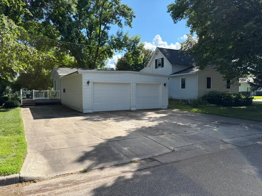 519 5th Street Nw, Renville, MN 56284 - #2