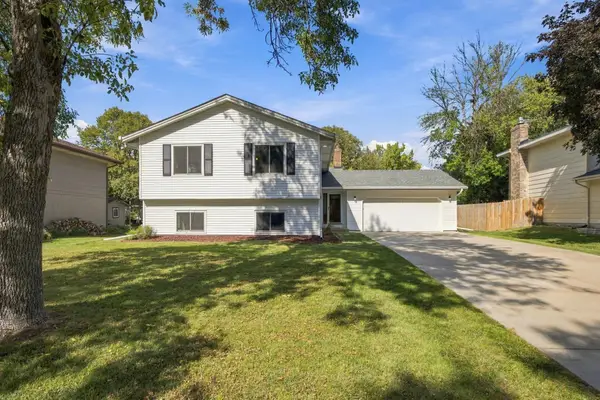 8818 N Brook Avenue N, Brooklyn Park, MN 55428
