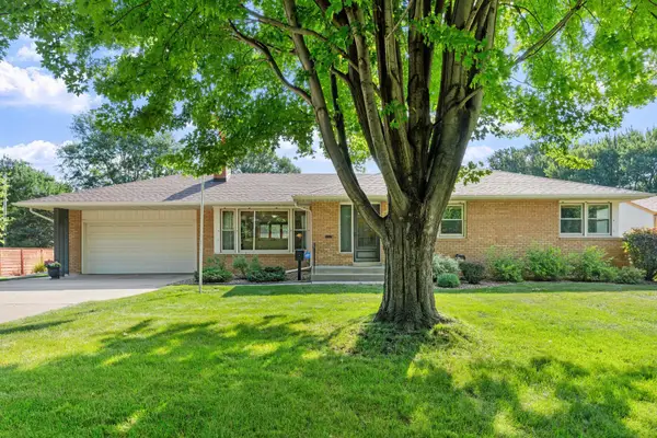 2823 Silver Lake Road Ne, Saint Anthony, MN 55418