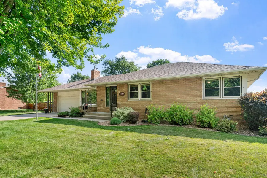 2823 Silver Lake Road Ne, Saint Anthony, MN 55418 - #3