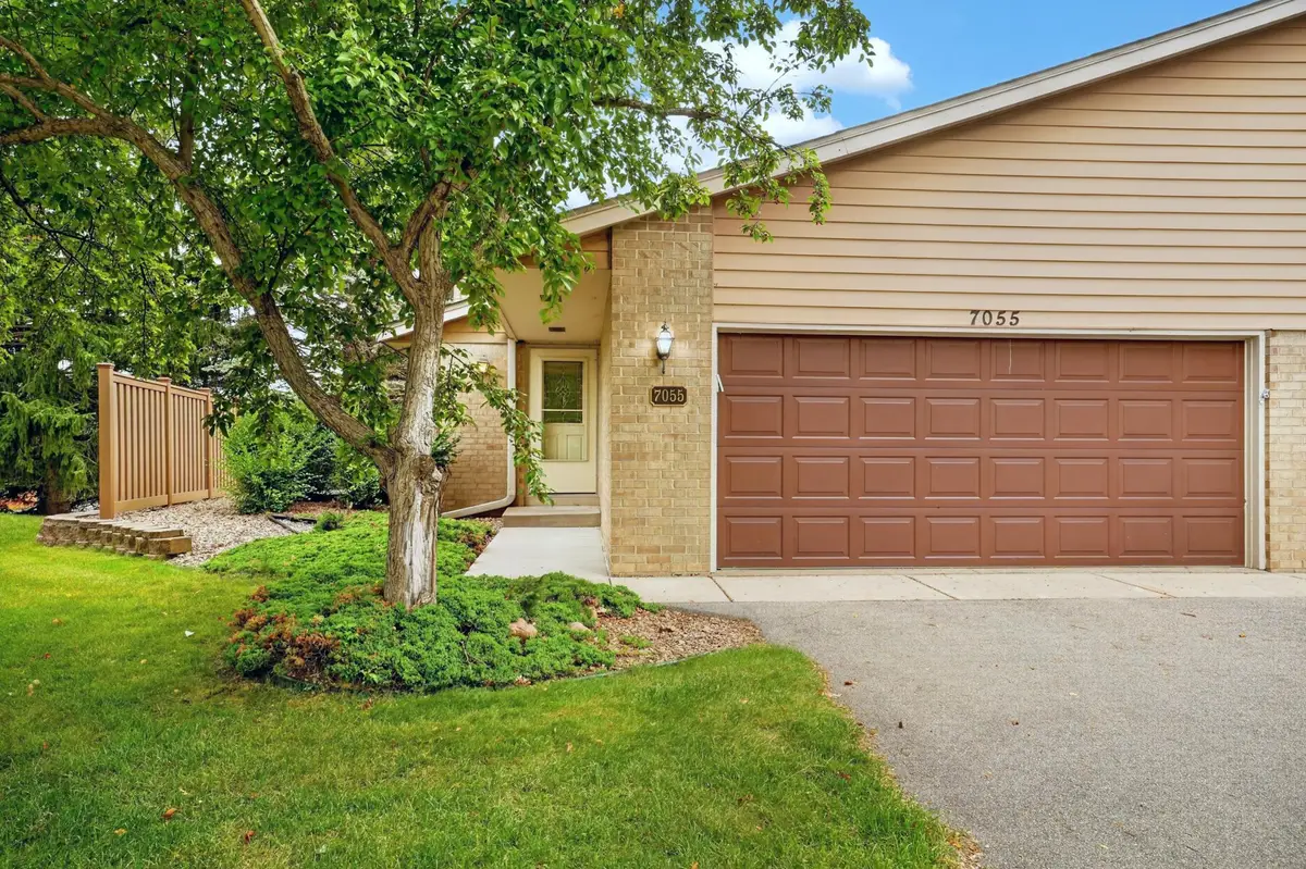 7055 Robinwood Trail, Woodbury, MN 55125 - #1