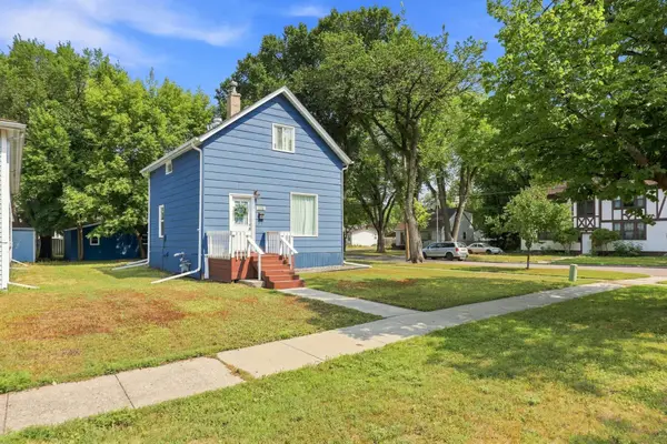 1331 10th Avenue N, Fargo, ND 58102