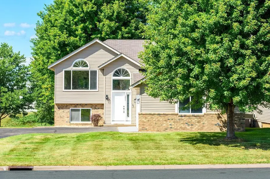 2827 18th Avenue E, Shakopee, MN 55379 - #2