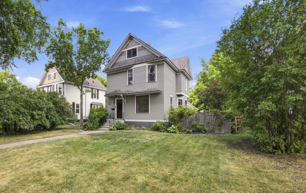 819 8th Avenue N, Fargo, ND 58102
