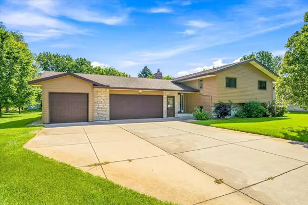 1718 Hazelwood Circle, Saint Cloud, MN 56303