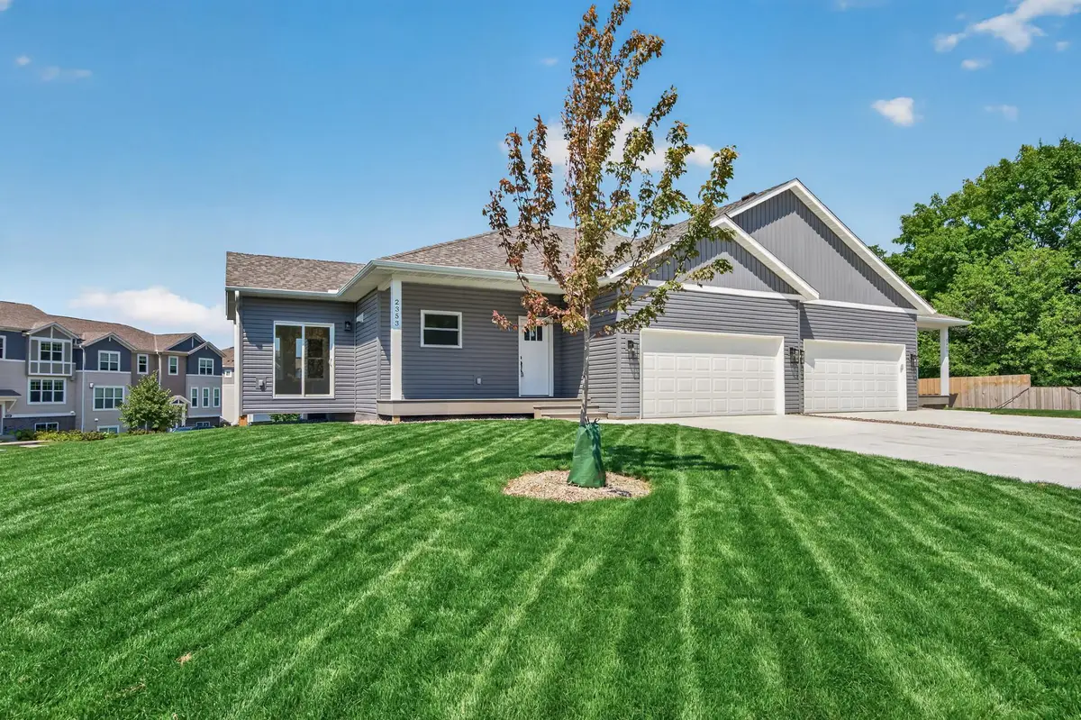 2353 7th Ave E, North Saint Paul, MN 55109 - #1