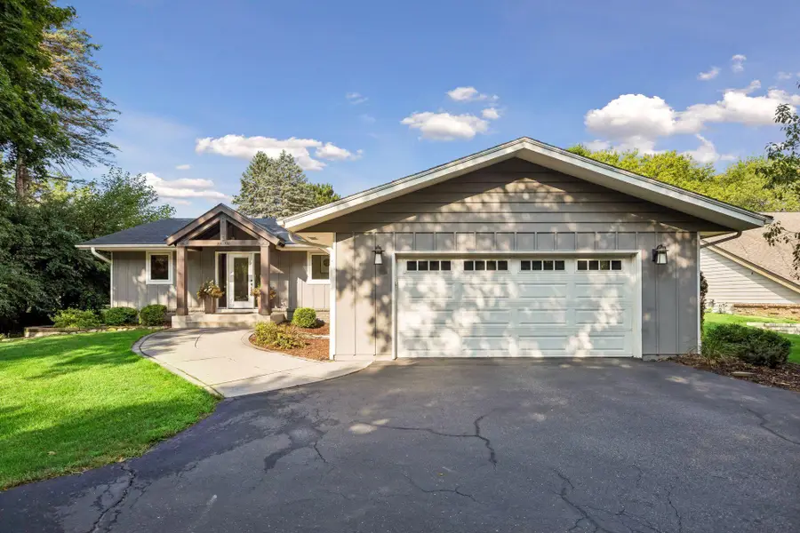 6940 Moccasin Valley Road, Edina, MN 55439 - #2