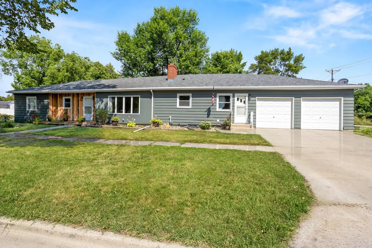 824 4th Avenue N, Wahpeton, ND 58075 - #1