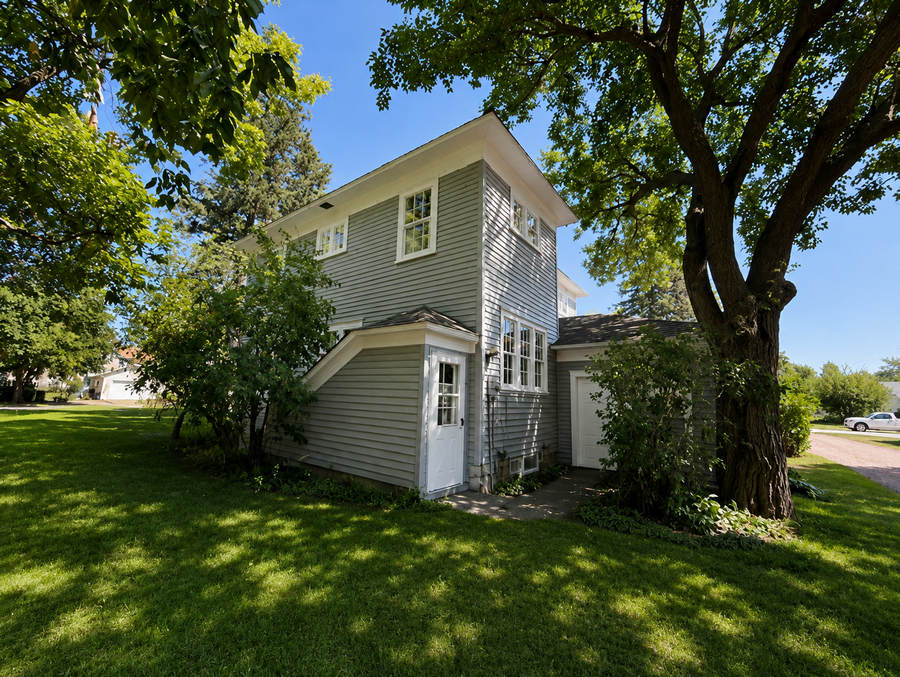 1244 6th Avenue N, Windom, MN 56101 - #2
