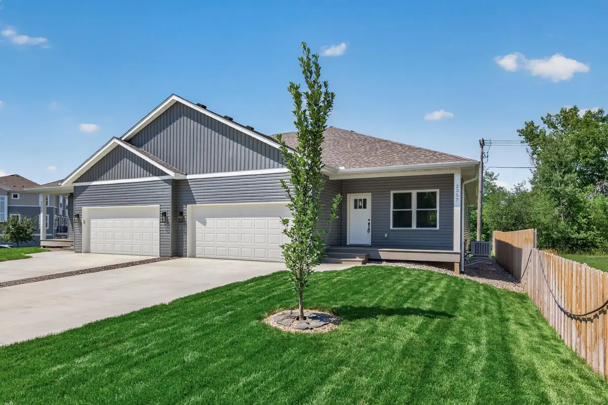 2357 7th Ave E, North Saint Paul, MN 55109 - #1