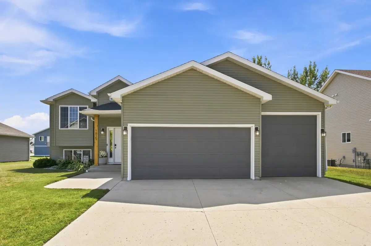 1829 43rd Avenue S, Moorhead, MN 56560 - #1