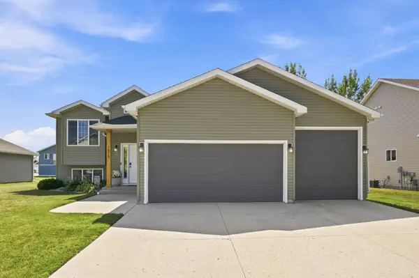 1829 43rd Avenue S, Moorhead, MN 56560