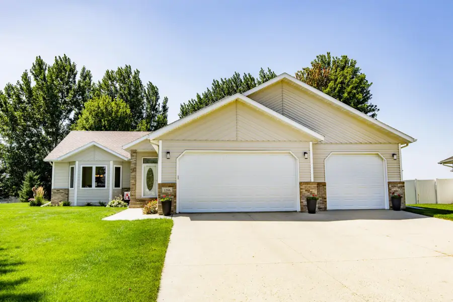 1206 47th Avenue N, Fargo, ND 58102 - #2