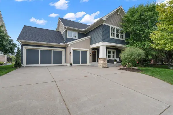 11605 Ivywood Trail, Woodbury, MN 55129