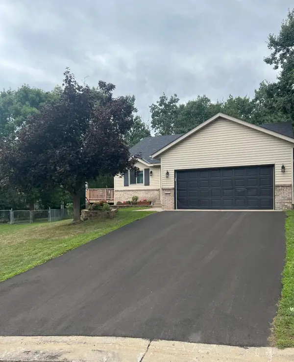 1102 Summit Way, Sauk Rapids, MN 56379
