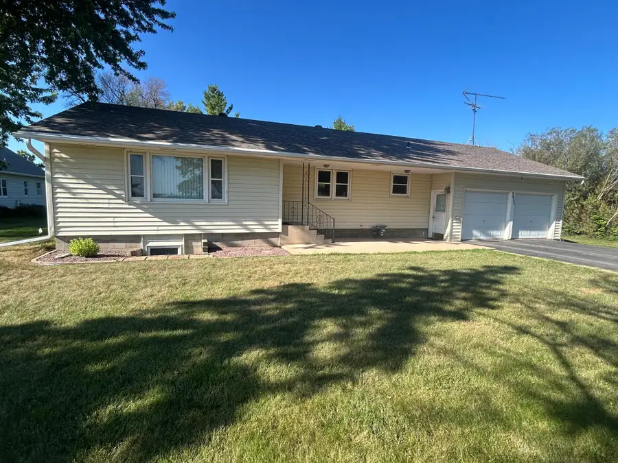2425 East Avenue, Worthington, MN 56187 - #2