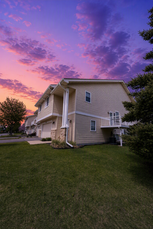 4820 Underwood Lane N #E, Plymouth, MN 55442