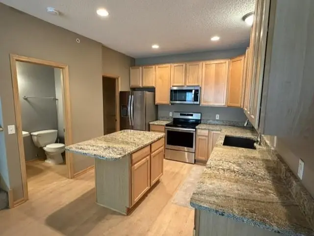 4820 Underwood Lane N #E, Plymouth, MN 55442 - #3