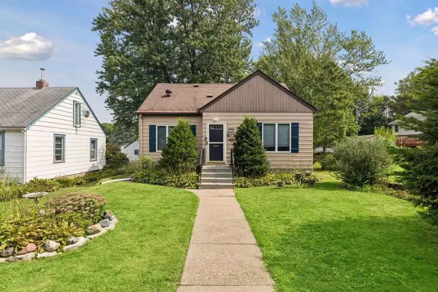 1190 Ottawa Avenue, West Saint Paul, MN 55118 - #2