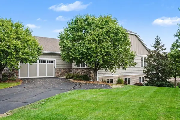 10776 Lyndale Bluffs Trail, Bloomington, MN 55420
