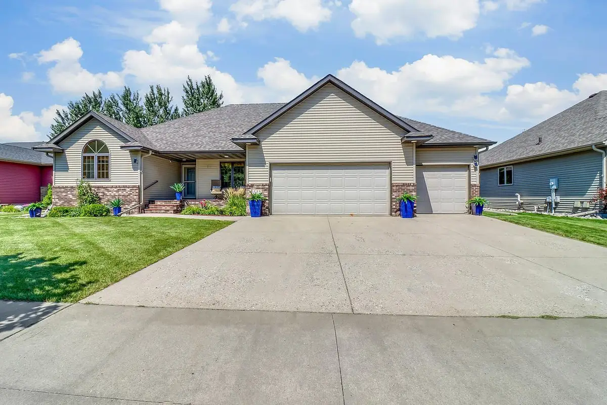 555 Queens Court, Moorhead, MN 56560 - #1