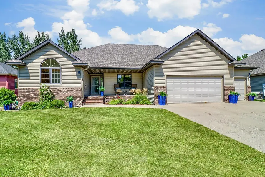 555 Queens Court, Moorhead, MN 56560 - #2