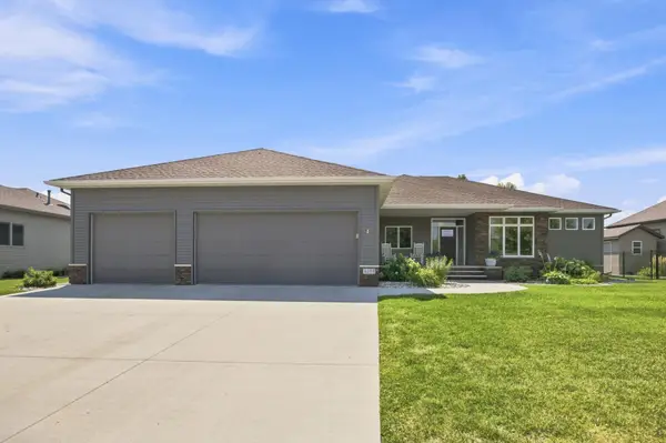 6101 Silverleaf Drive S, Fargo, ND 58104