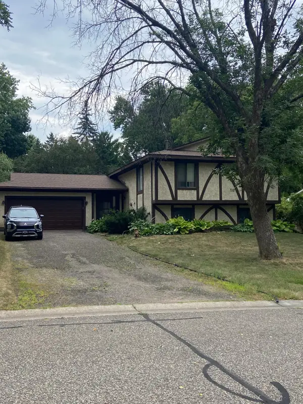 3052 Camelot Circle, Woodbury, MN 55125