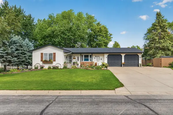 517 5 1/2 Street Nw, Elk River, MN 55330