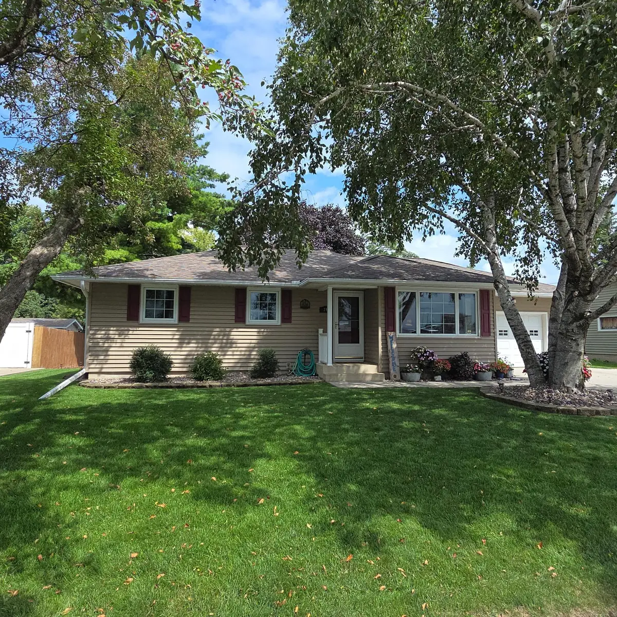211 6th Street Sw, Eyota, MN 55934 - #1