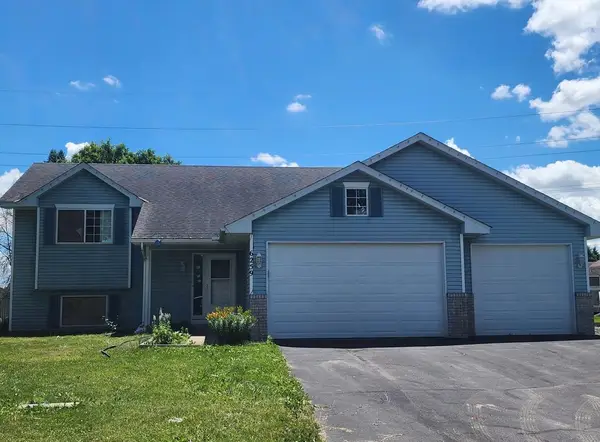 6259 Forest Boulevard Trail, Wyoming, MN 55092