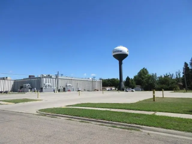 8 2nd Street Ne, Gwinner, ND 58040 - #2