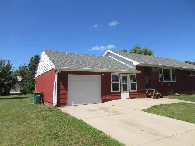 8 2nd Street Ne, Gwinner, ND 58040 - #3