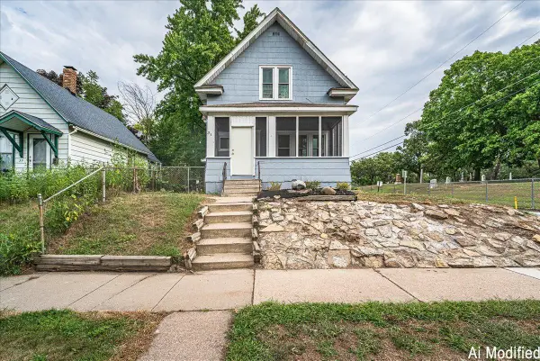 35 Manitoba Avenue, Saint Paul, MN 55117